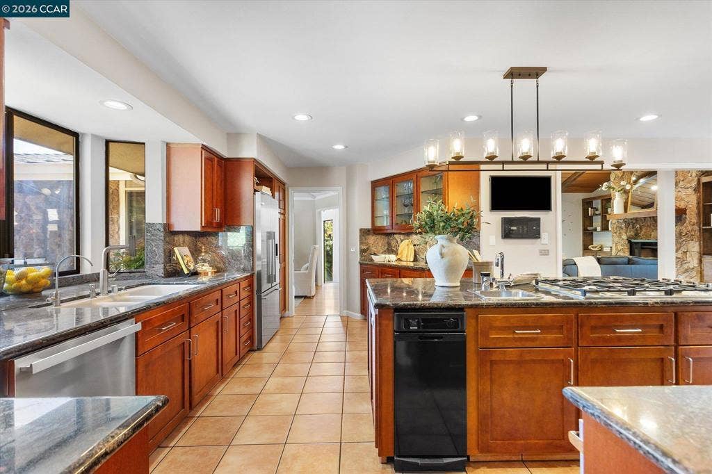 4572 Ewing Rd, Castro Valley, CA 94546 4572 Ewing Rd, Castro Valley, CA 94546