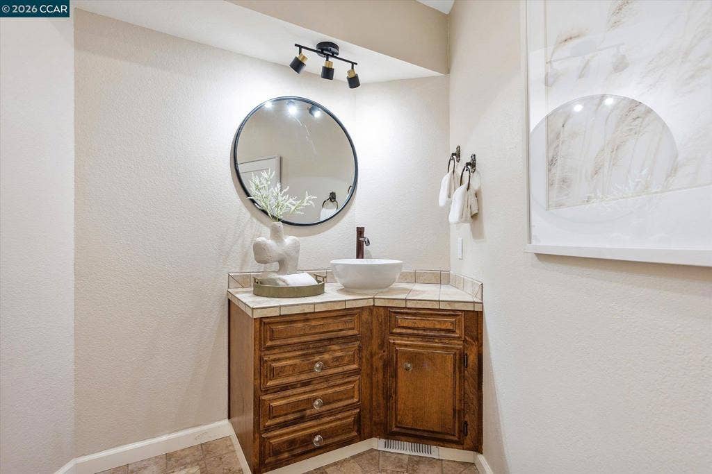 4572 Ewing Rd, Castro Valley, CA 94546 4572 Ewing Rd, Castro Valley, CA 94546