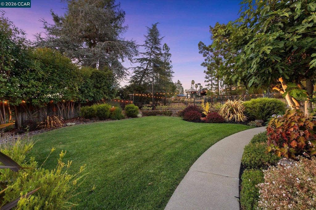 4572 Ewing Rd, Castro Valley, CA 94546 4572 Ewing Rd, Castro Valley, CA 94546