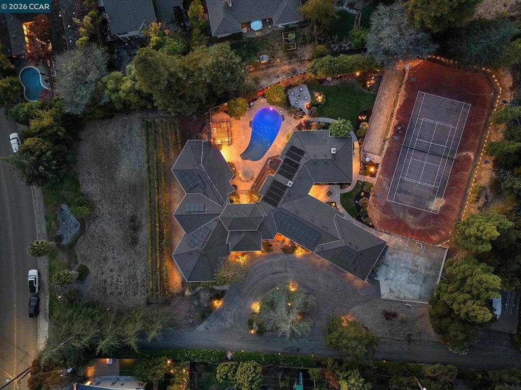 4572 Ewing Rd, Castro Valley, CA 94546 4572 Ewing Rd, Castro Valley, CA 94546