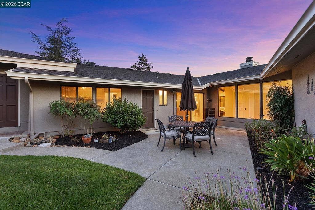4572 Ewing Rd, Castro Valley, CA 94546 4572 Ewing Rd, Castro Valley, CA 94546
