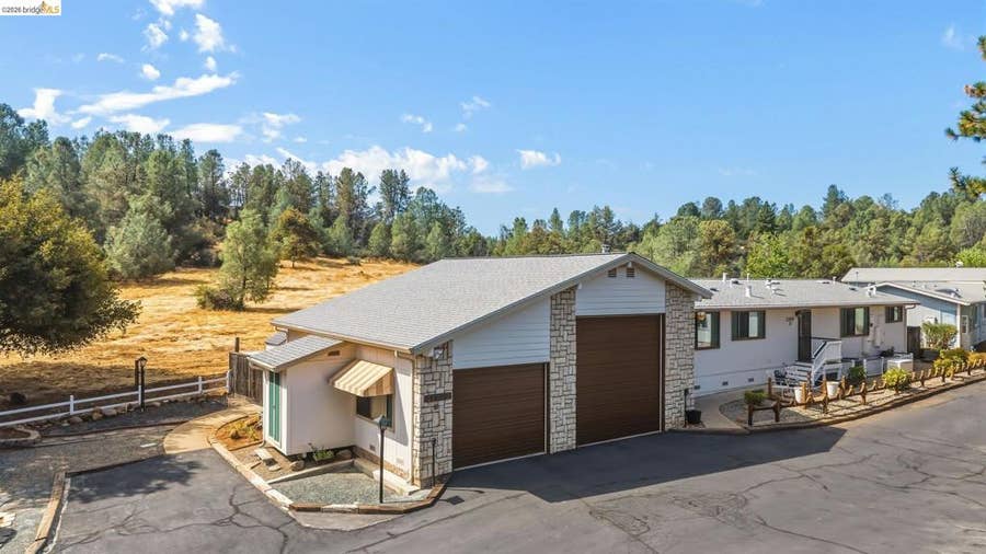 Property photo for 22880 Parkwood Dr, Groveland, CA