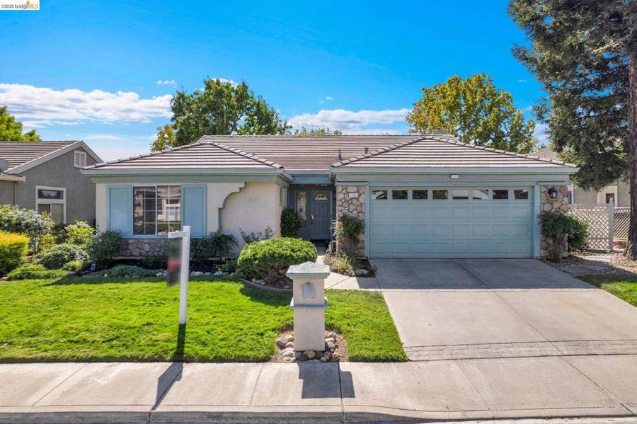 Property photo for 1751 Crispin Dr, Brentwood, CA
