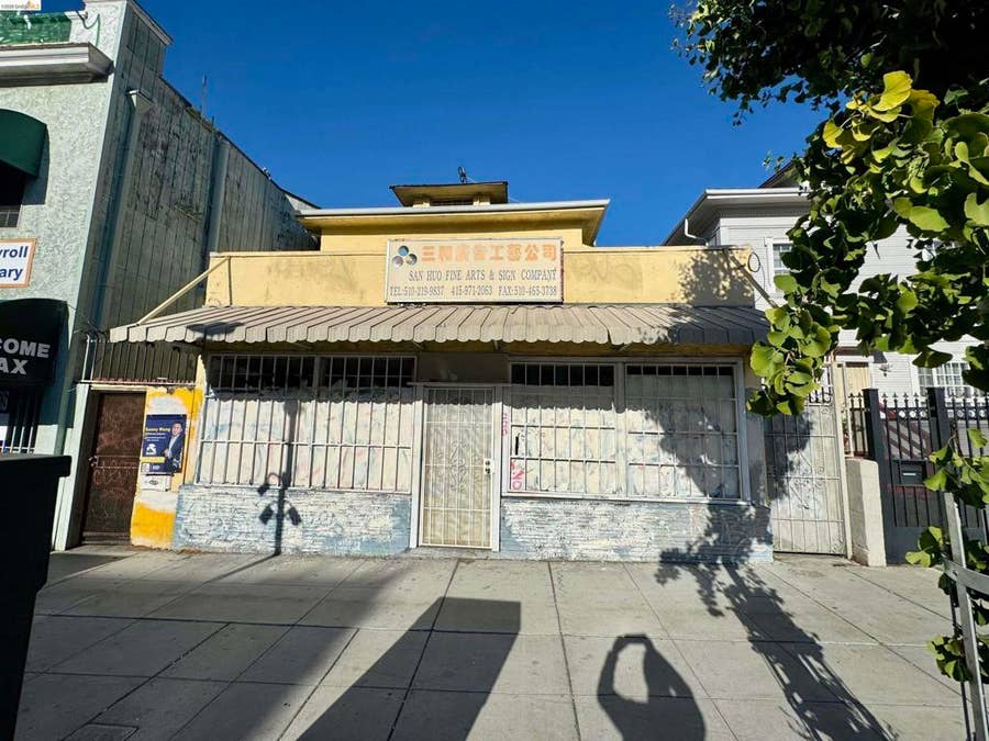 Property photo for 220 International Blvd, Oakland, CA
