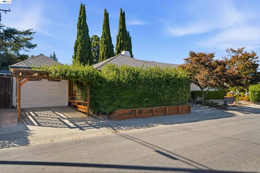 Property photo for 10561 Carver Dr, Cupertino, CA