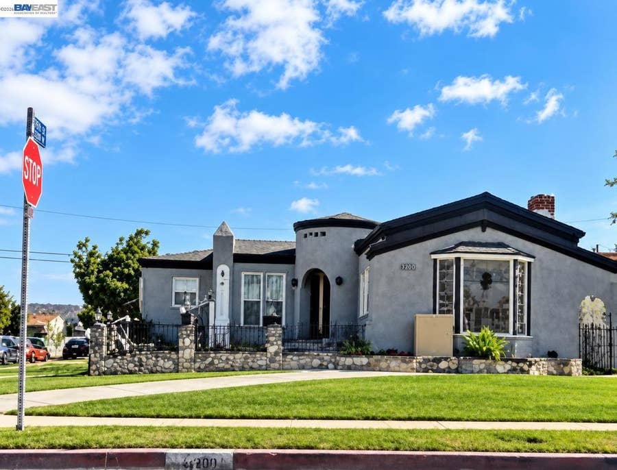 Property photo for 3200 W 76Th St, Los Angeles, CA