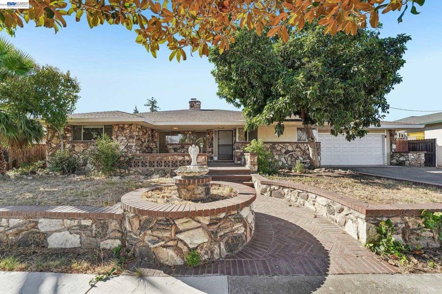 Property photo for 214 Redondo Dr, Pittsburg, CA