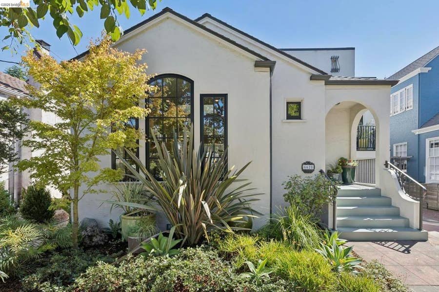 Property photo for 6628 Chabot Rd, Oakland, CA