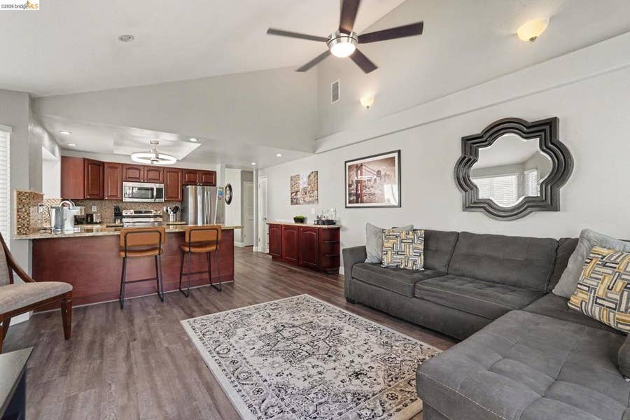 Property photo for 512 Catalina Cir, Vallejo, CA
