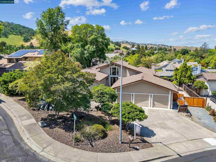 Property photo for 1181 Blue Lake Way, Concord, CA