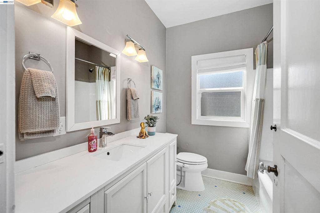 250 Cherrywood Ave, San Leandro, CA 94577 250 Cherrywood Ave, San Leandro, CA 94577