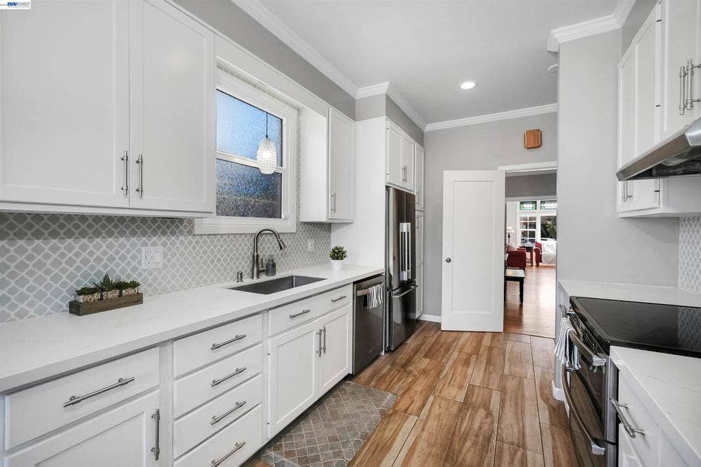 250 Cherrywood Ave, San Leandro, CA 94577 250 Cherrywood Ave, San Leandro, CA 94577