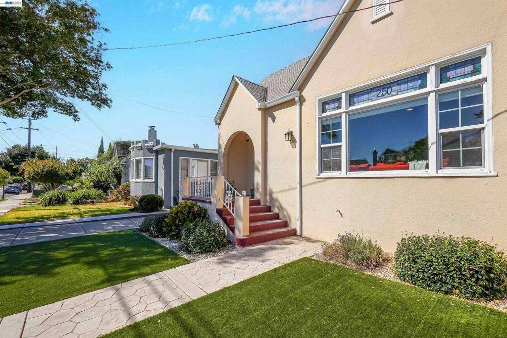 250 Cherrywood Ave, San Leandro, CA 94577 250 Cherrywood Ave, San Leandro, CA 94577