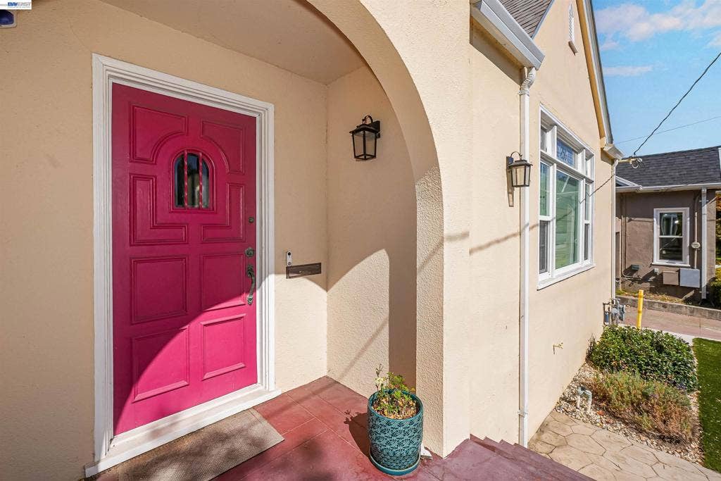 250 Cherrywood Ave, San Leandro, CA 94577 250 Cherrywood Ave, San Leandro, CA 94577