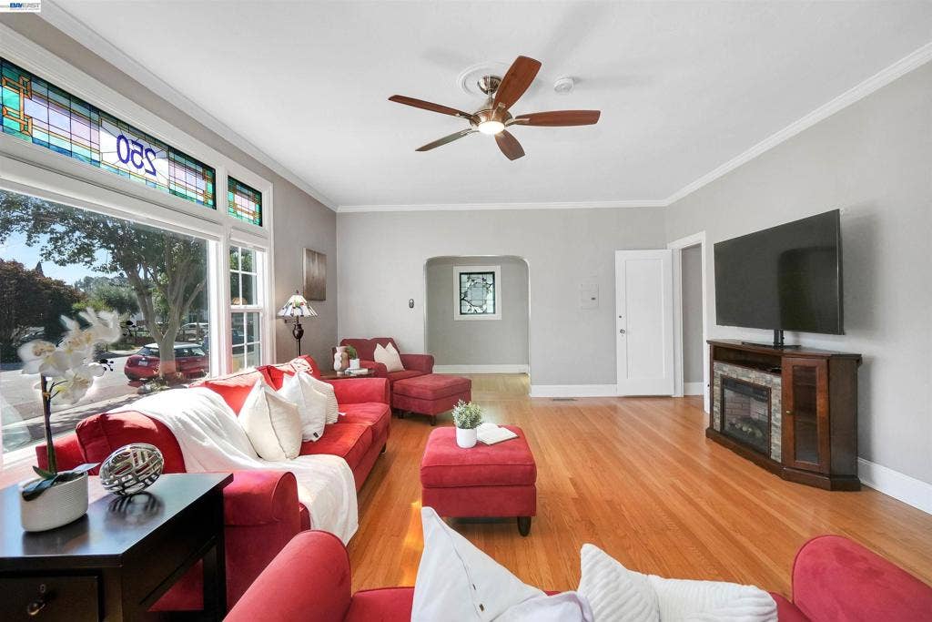 250 Cherrywood Ave, San Leandro, CA 94577 250 Cherrywood Ave, San Leandro, CA 94577