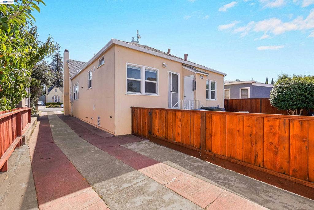 250 Cherrywood Ave, San Leandro, CA 94577 250 Cherrywood Ave, San Leandro, CA 94577