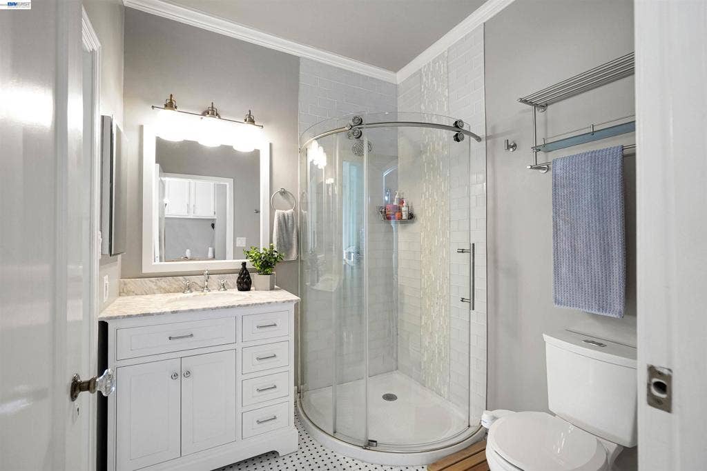 250 Cherrywood Ave, San Leandro, CA 94577 250 Cherrywood Ave, San Leandro, CA 94577