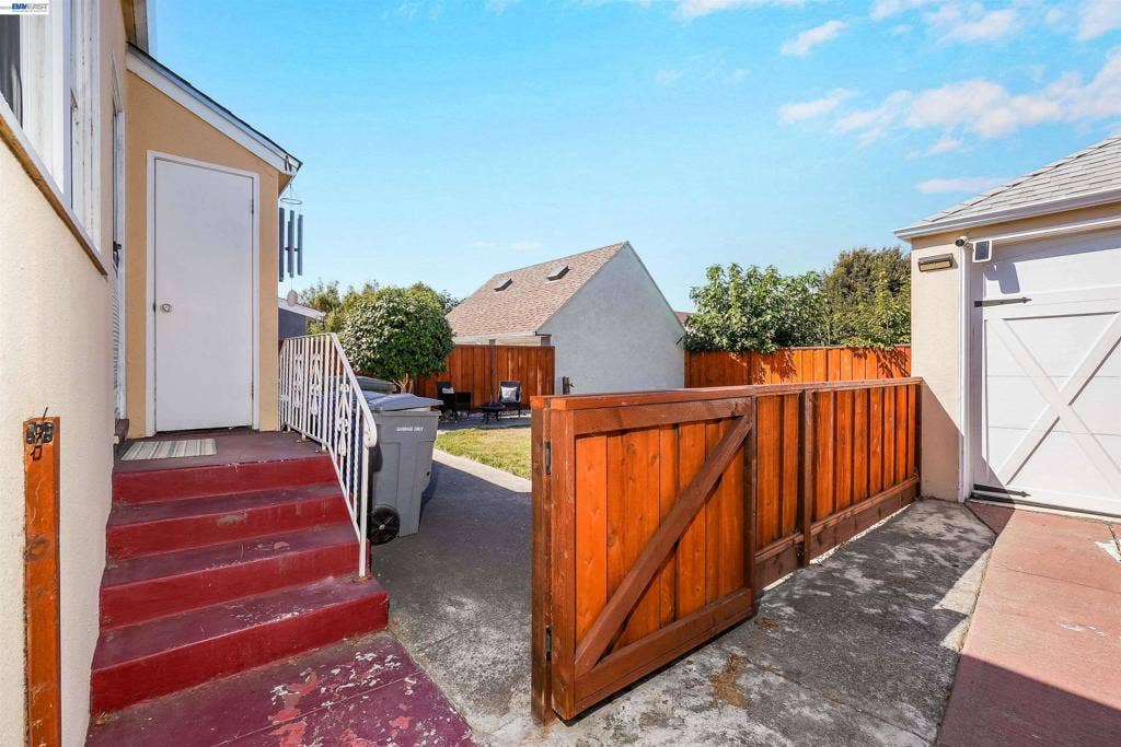 250 Cherrywood Ave, San Leandro, CA 94577 250 Cherrywood Ave, San Leandro, CA 94577