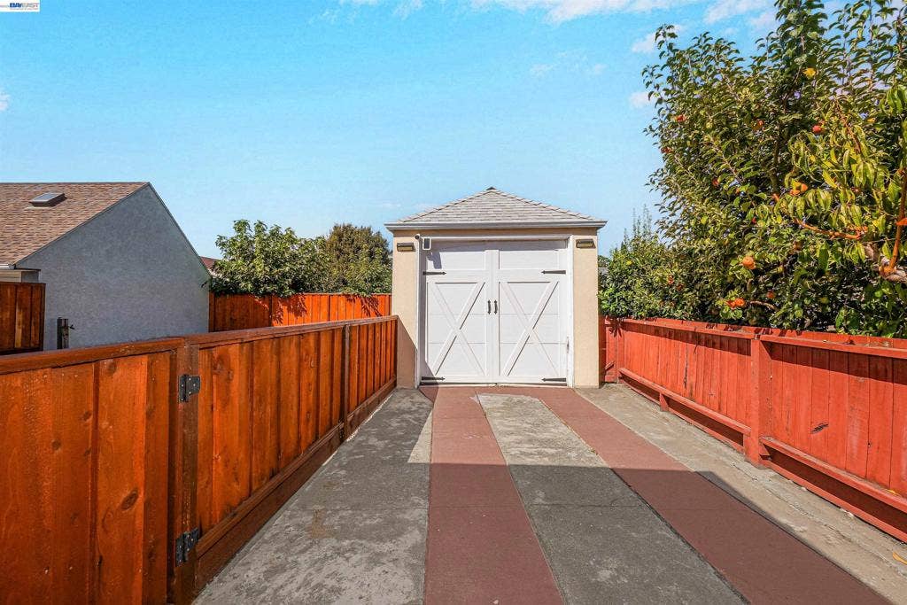 250 Cherrywood Ave, San Leandro, CA 94577 250 Cherrywood Ave, San Leandro, CA 94577