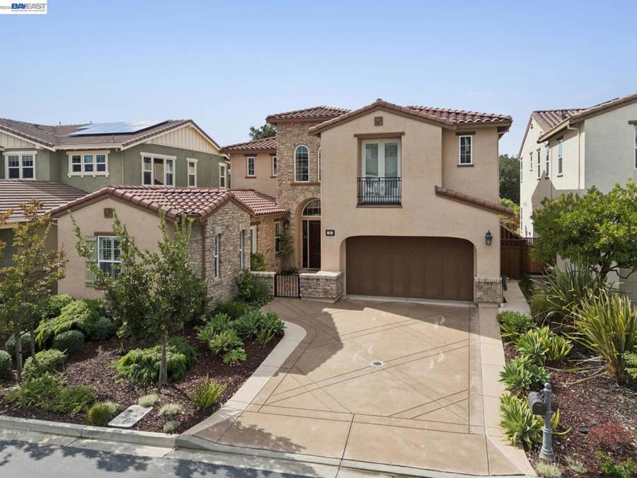 Property photo for 5 Dunfirth Dr, Hayward, CA