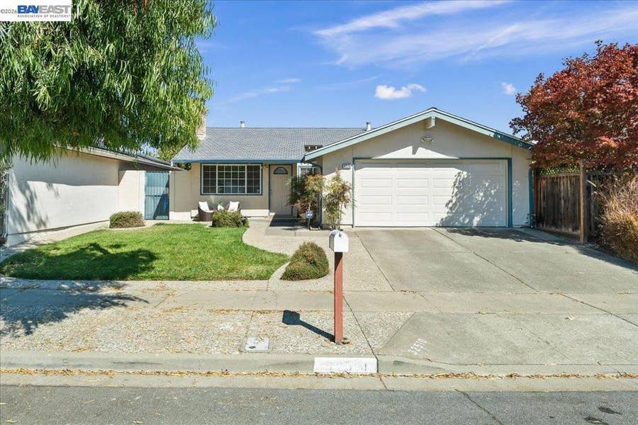 Property photo for 32510 Lake Temescal Ln, Fremont, CA
