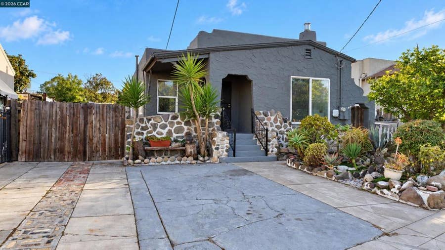 Property photo for 429 W 11Th St, Pittsburg, CA