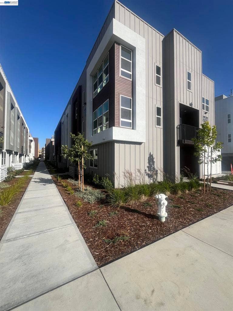 Property photo for 2065 Barnes Wharf Lane, Alameda, CA