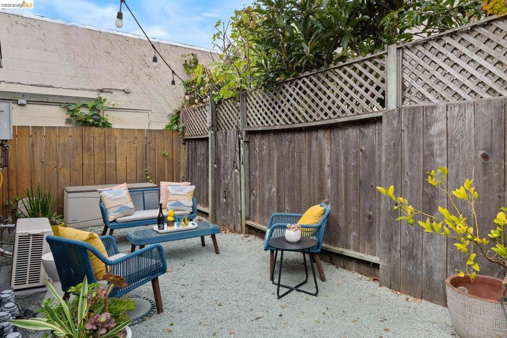 1048 Kains Ave, Albany, CA 94706