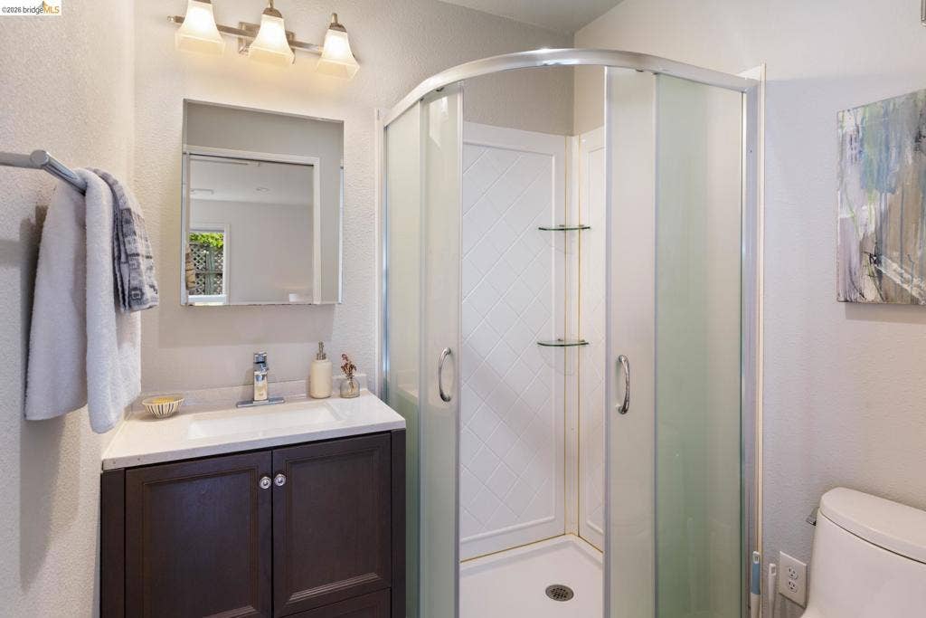 1048 Kains Ave, Albany, CA 94706