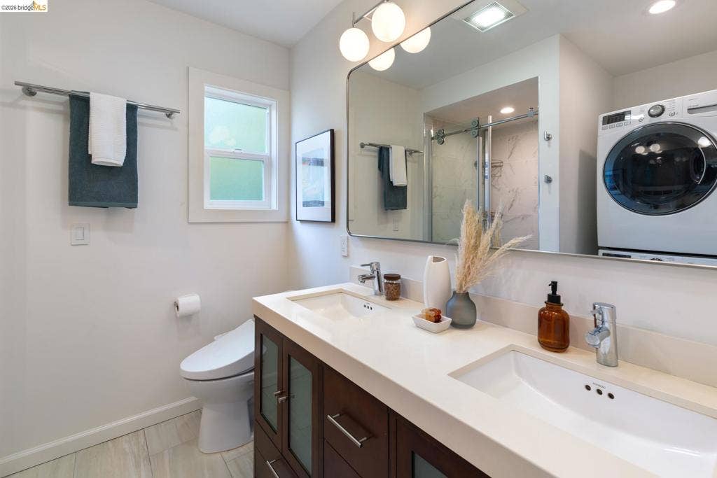 1048 Kains Ave, Albany, CA 94706