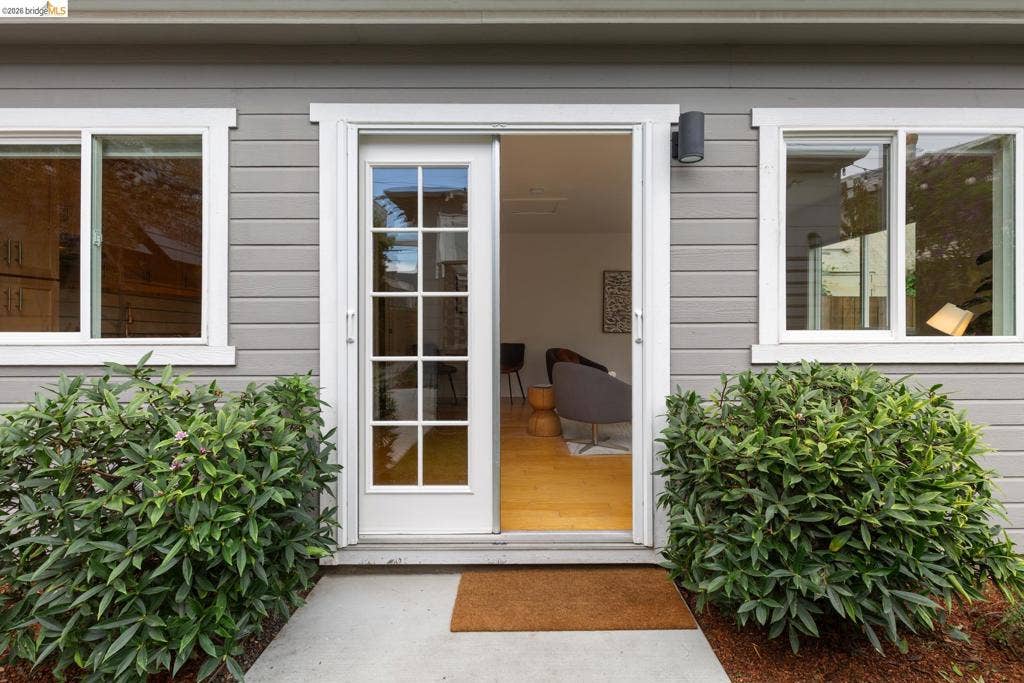 1048 Kains Ave, Albany, CA 94706