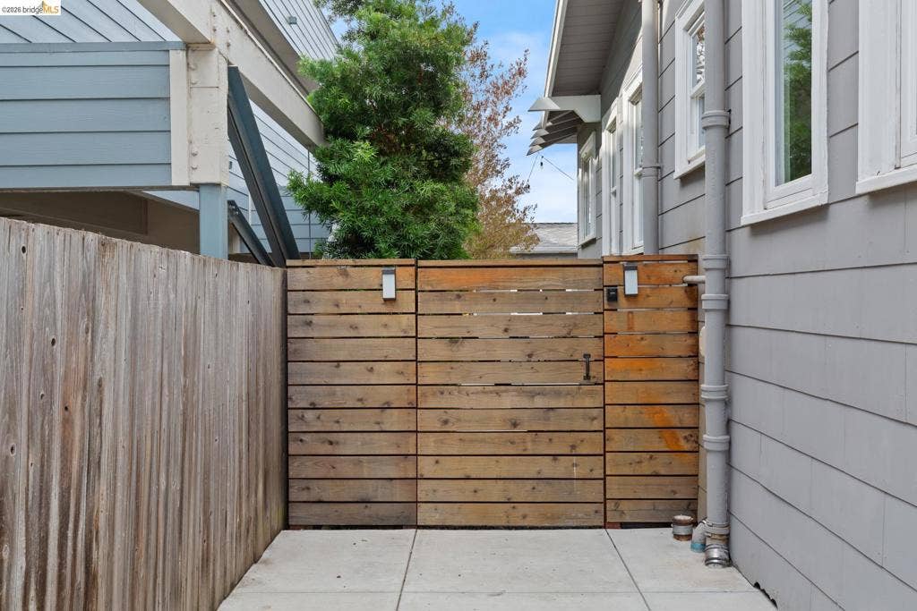 1048 Kains Ave, Albany, CA 94706