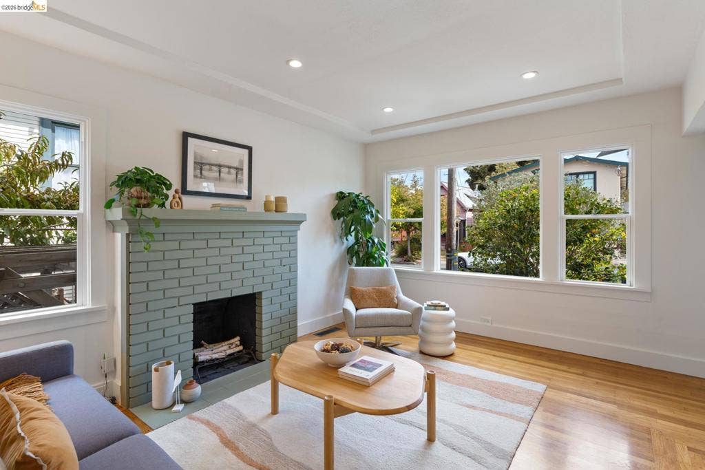 1048 Kains Ave, Albany, CA 94706