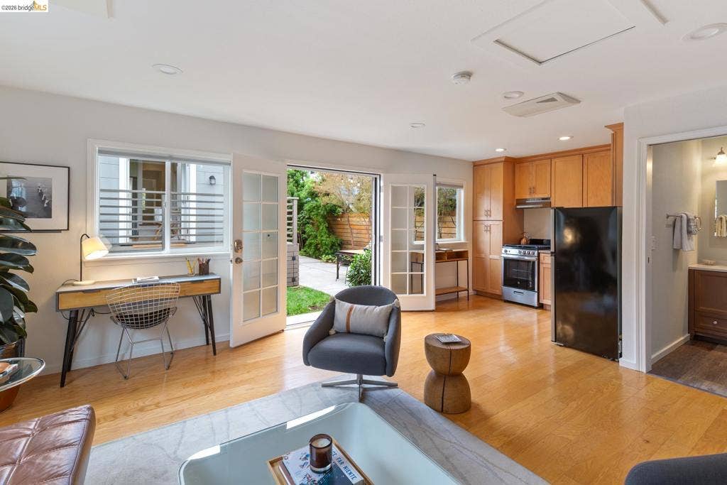 1048 Kains Ave, Albany, CA 94706