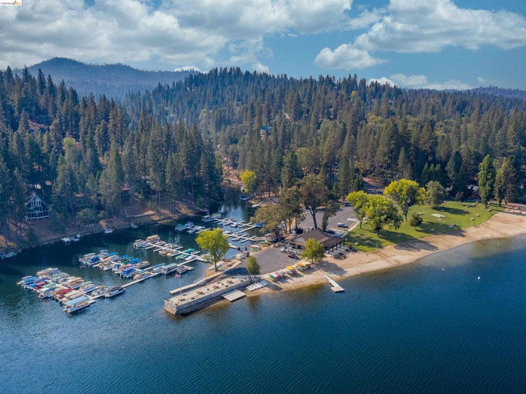 19991 Pine Mountain Dr., Groveland, CA 95321 19991 Pine Mountain Dr., Groveland, CA 95321