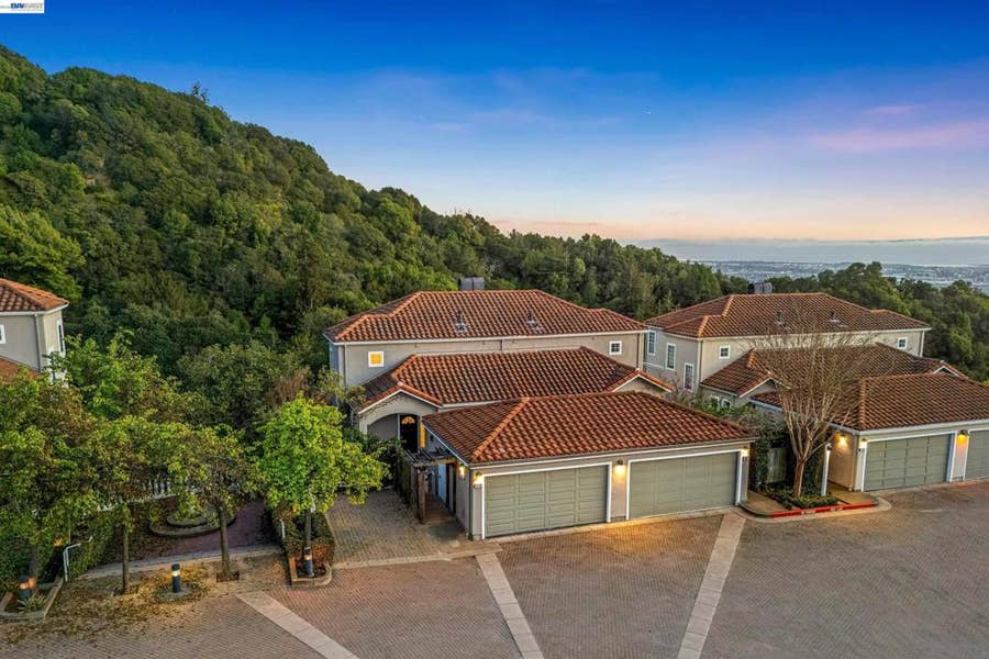 Property photo for 4636 Redwood Rd, Oakland, CA