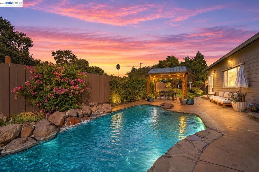 Property photo for 1949 Hollis Ct, Concord, CA