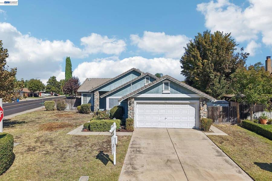 Property photo for 787 Chenin Blanc Dr, Manteca, CA