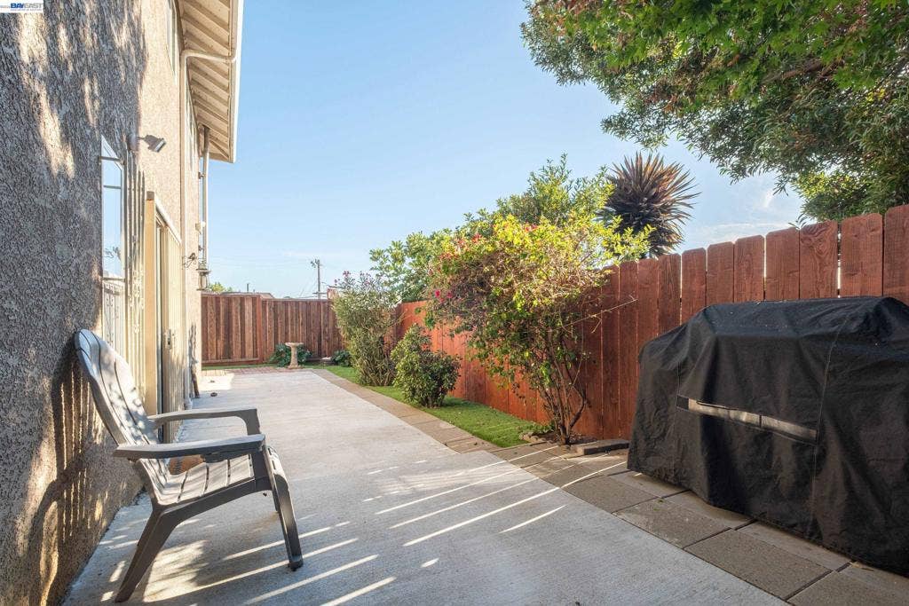8957 Lawlor St, Oakland, CA 94605