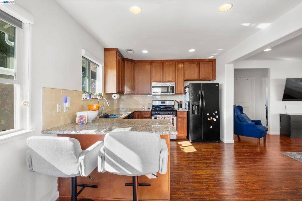 8957 Lawlor St, Oakland, CA 94605