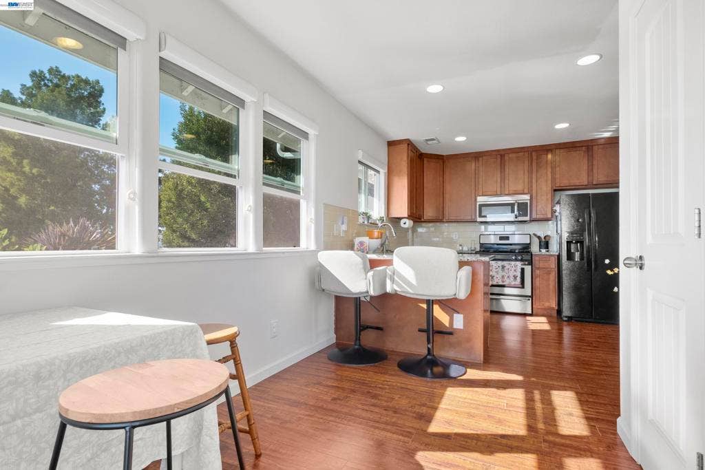 8957 Lawlor St, Oakland, CA 94605