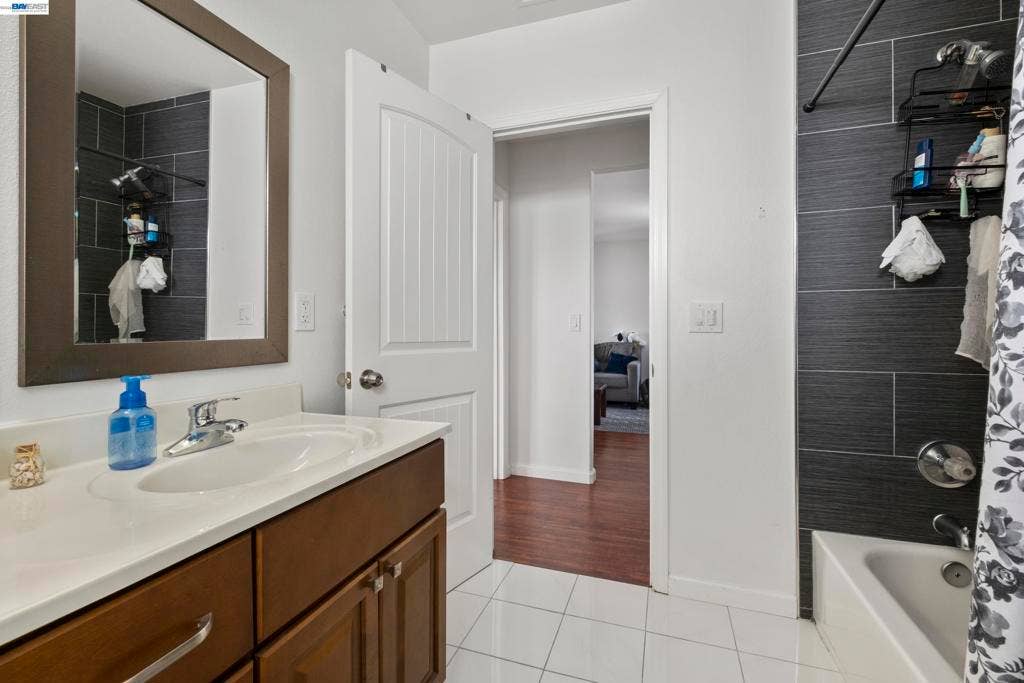8957 Lawlor St, Oakland, CA 94605
