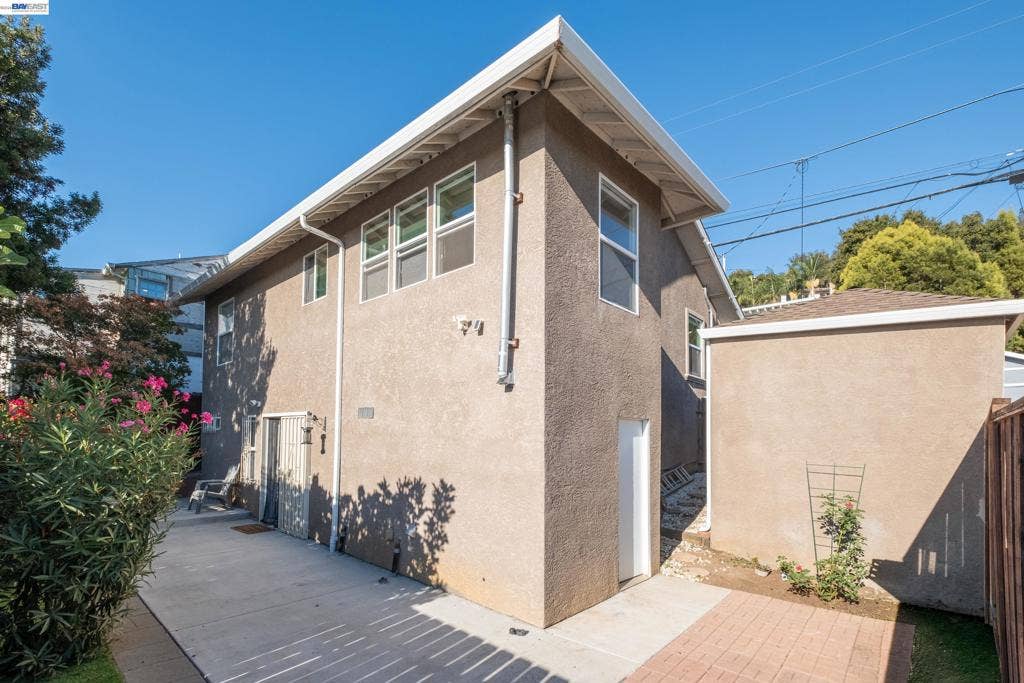 8957 Lawlor St, Oakland, CA 94605