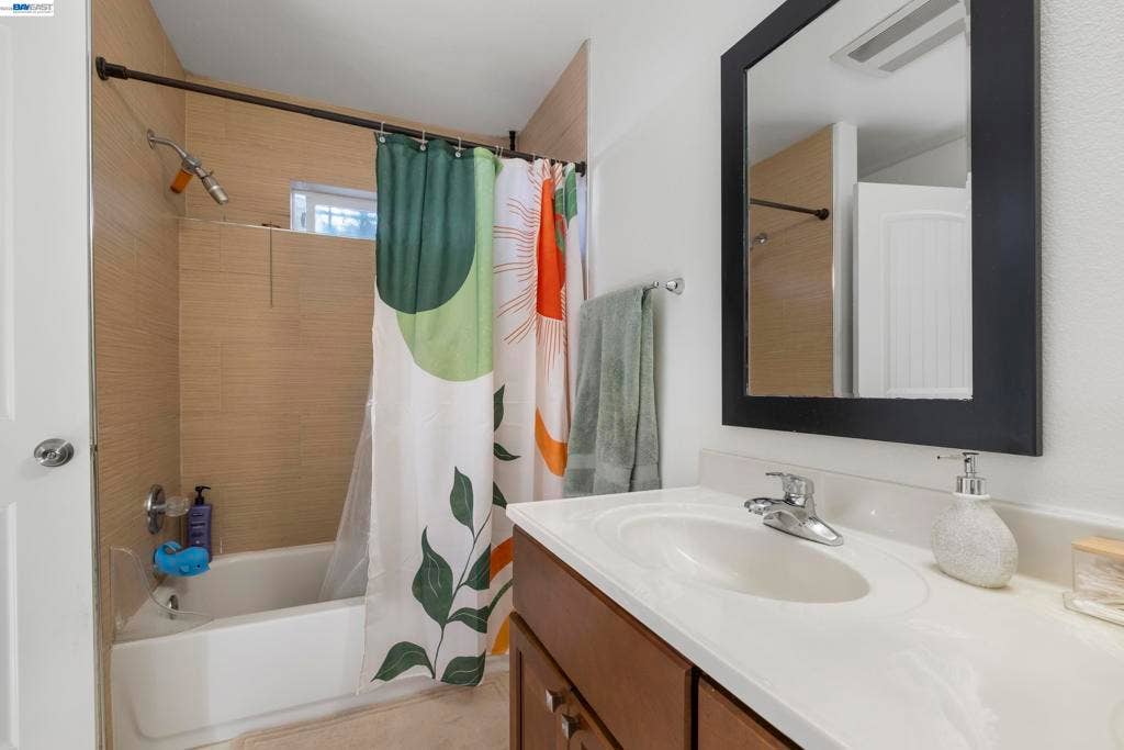 8957 Lawlor St, Oakland, CA 94605