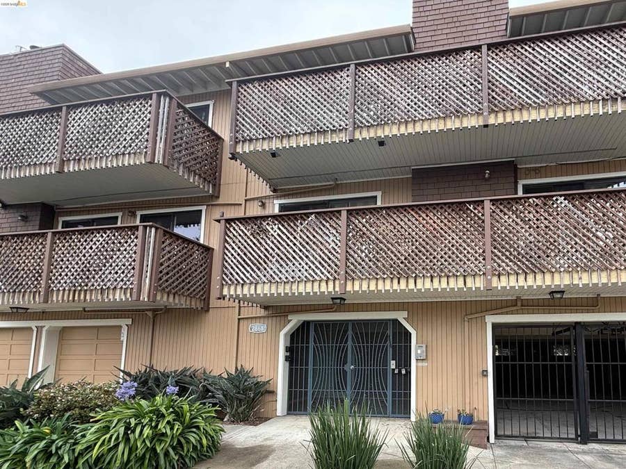 Property photo for 2868 38Th Ave, #8, Oakland, CA