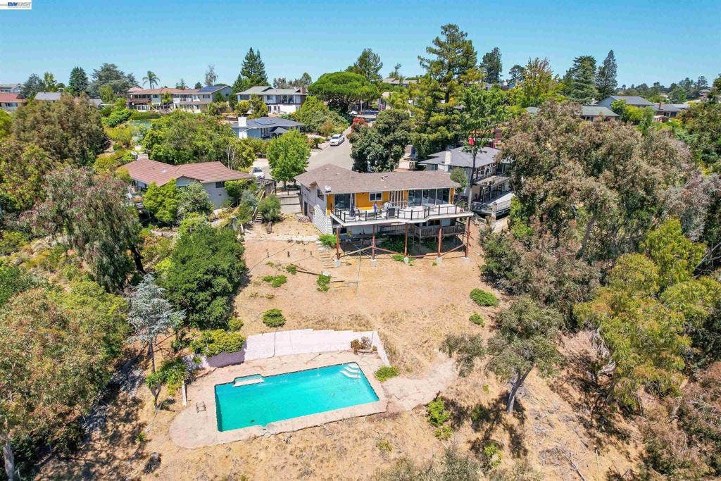 28016 Whitestone Ct, Hayward, CA 94542