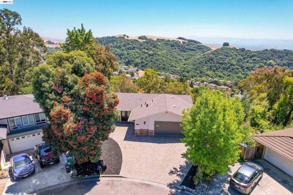 28016 Whitestone Ct, Hayward, CA 94542
