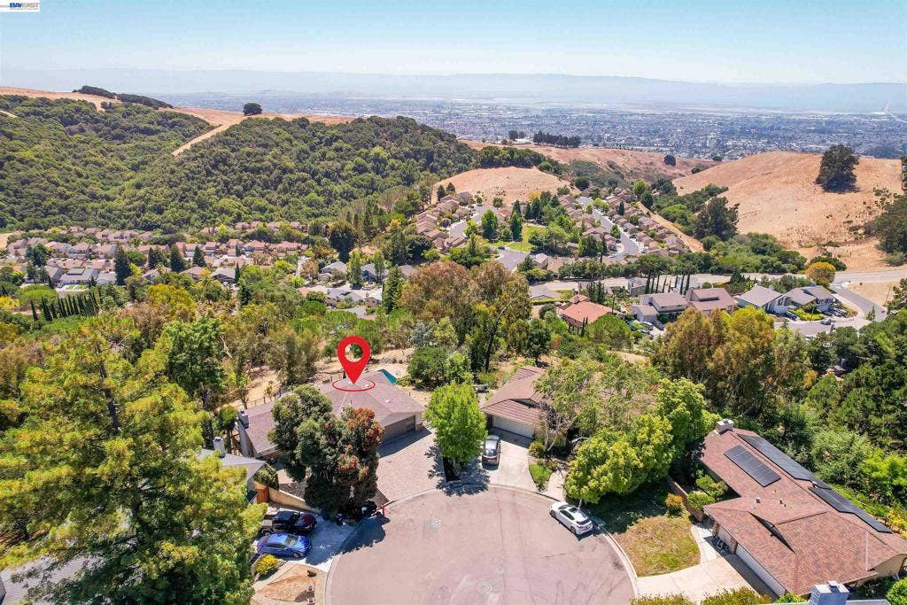 28016 Whitestone Ct, Hayward, CA 94542