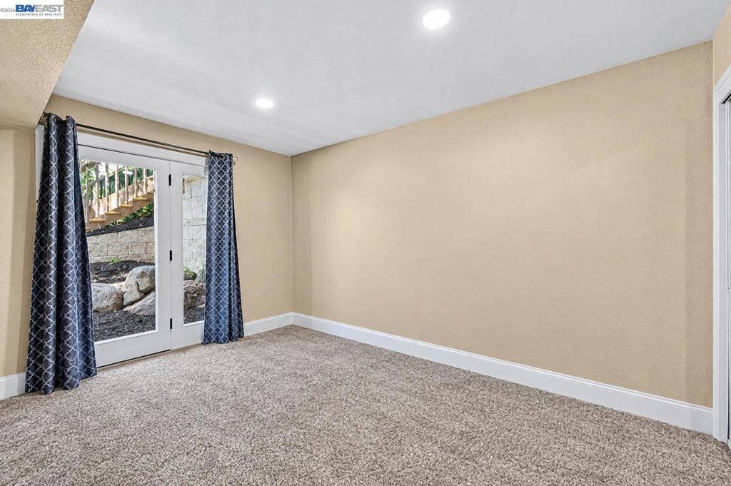 28016 Whitestone Ct, Hayward, CA 94542