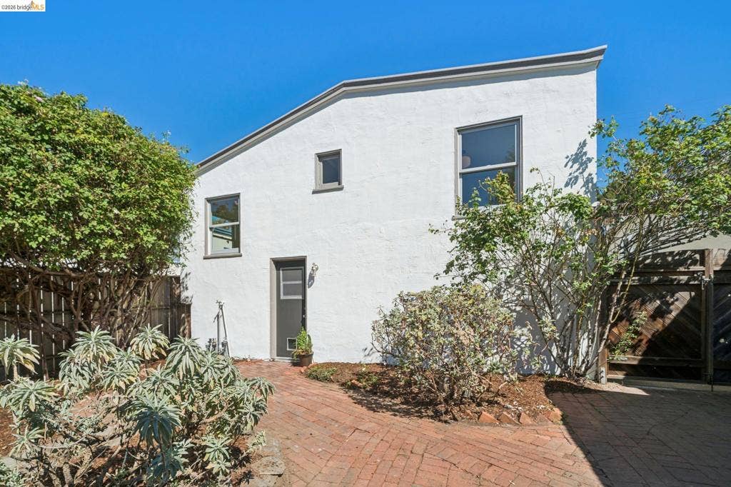 5819 Patton Street, Oakland, CA 94618-1624